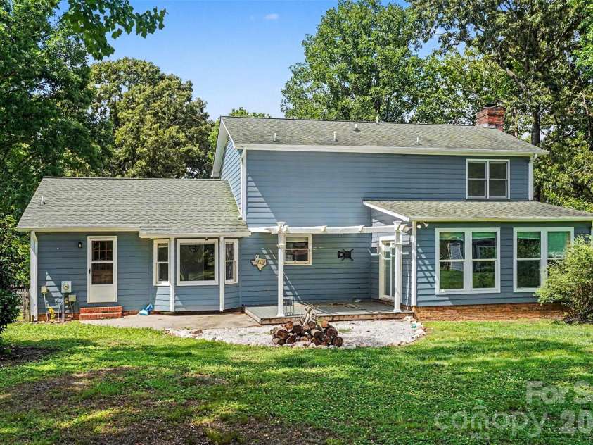 2816 Wilkshire Drive, Shelby, NC 28150.  MLS# CAR4386668, YatesRealty ID 25788. 