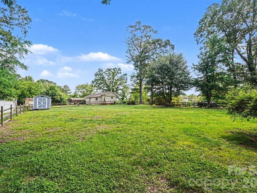 2816 Wilkshire Drive, Shelby, NC 28150.  MLS# CAR4386668, YatesRealty ID 25788. 