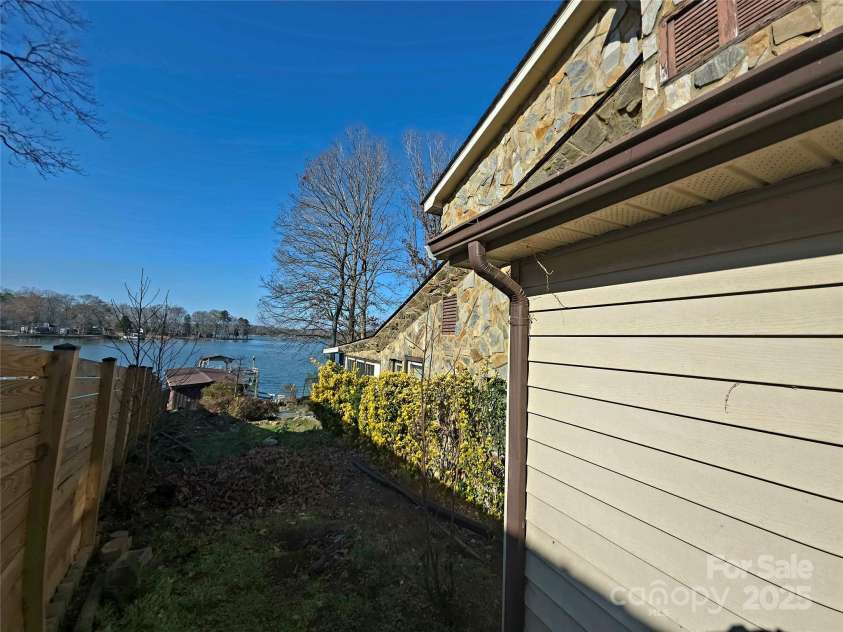 220 Yachtsman Drive, Salisbury, NC 28146.  MLS# CAR4331745, YatesRealty ID 2579. 