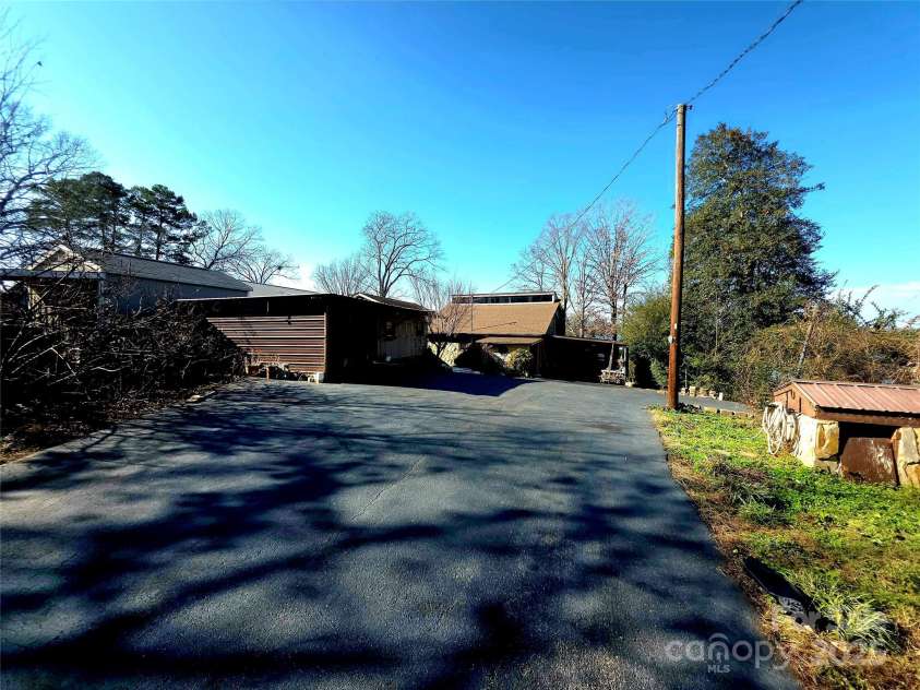 220 Yachtsman Drive, Salisbury, NC 28146.  MLS# CAR4331745, YatesRealty ID 2579. 