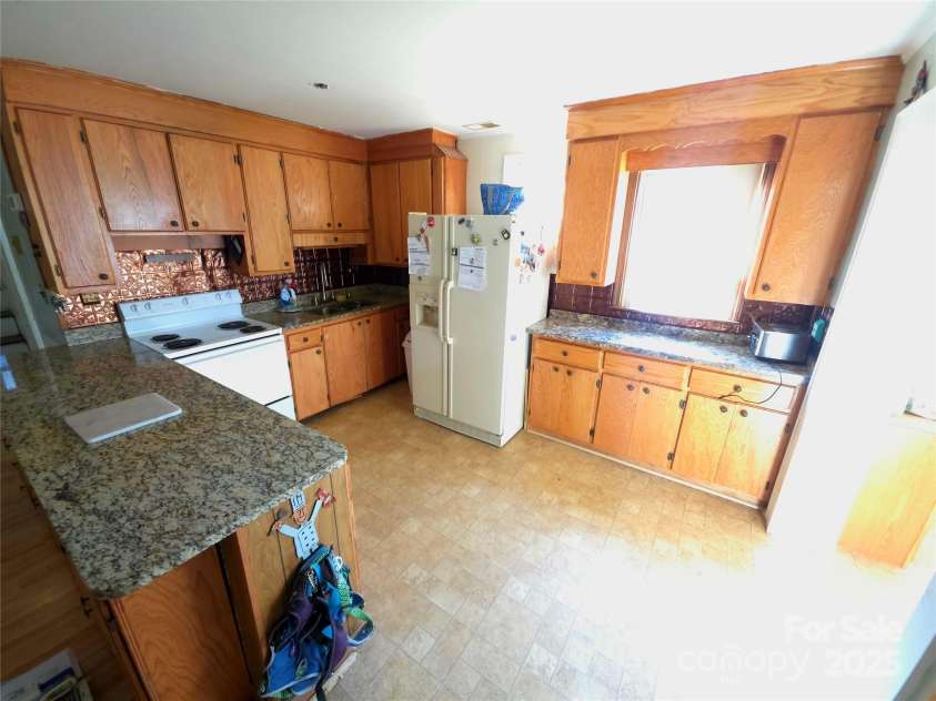 220 Yachtsman Drive, Salisbury, NC 28146.  MLS# CAR4331745, YatesRealty ID 2579. 