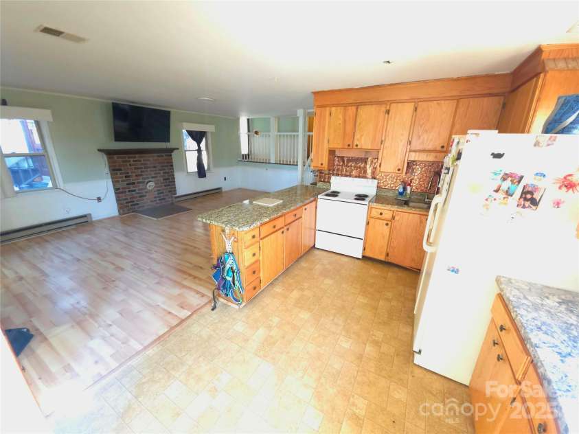 220 Yachtsman Drive, Salisbury, NC 28146.  MLS# CAR4331745, YatesRealty ID 2579. 