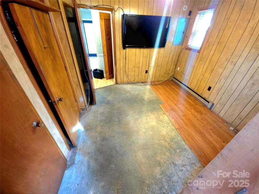 220 Yachtsman Drive, Salisbury, NC 28146.  MLS# CAR4331745, YatesRealty ID 2579. 