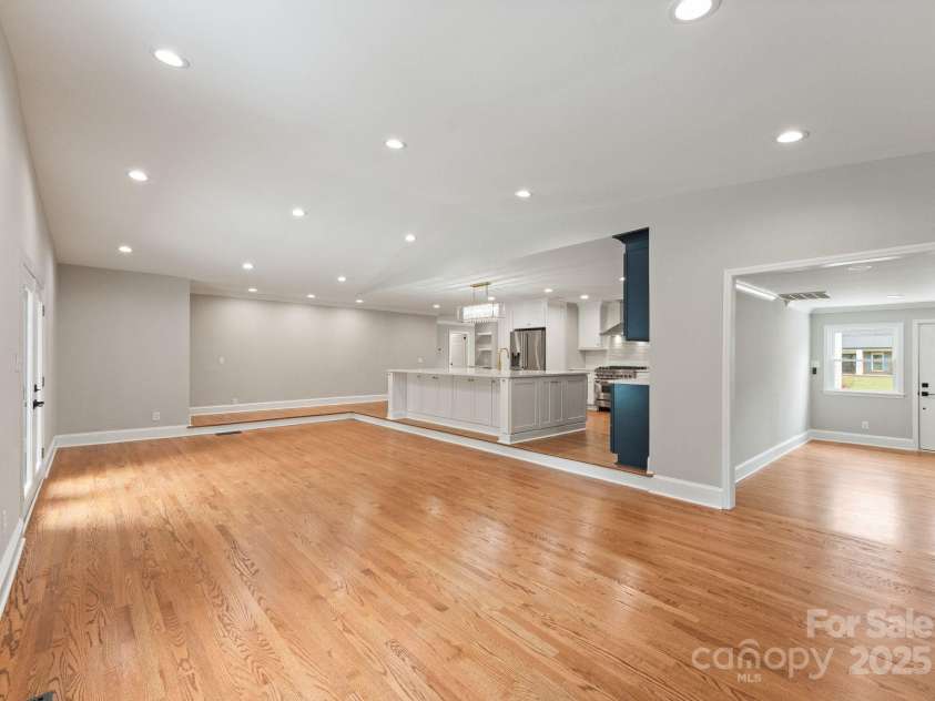 1121 Edgemont Avenue, Gastonia, NC 28054.  MLS# CAR4281104, YatesRealty ID 25790. 