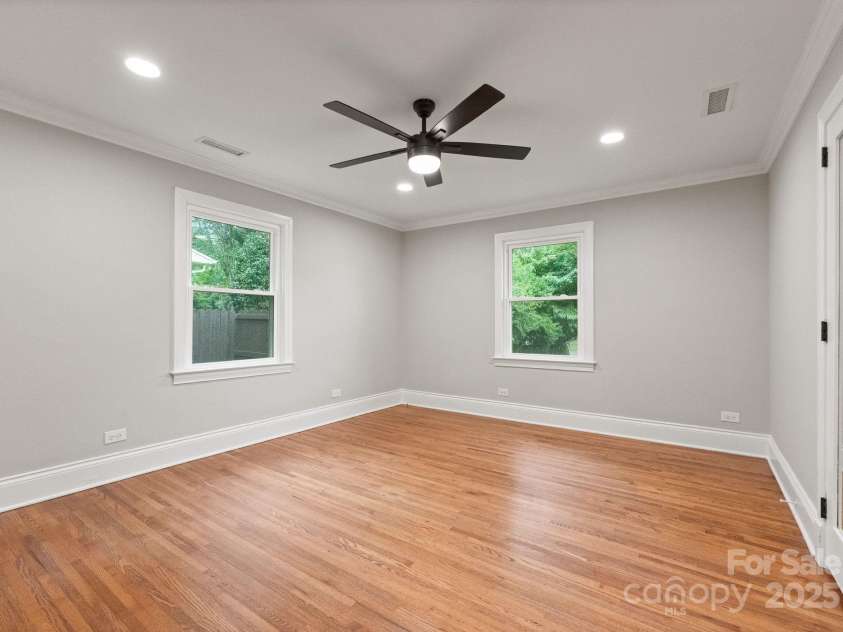 1121 Edgemont Avenue, Gastonia, NC 28054.  MLS# CAR4281104, YatesRealty ID 25790. 