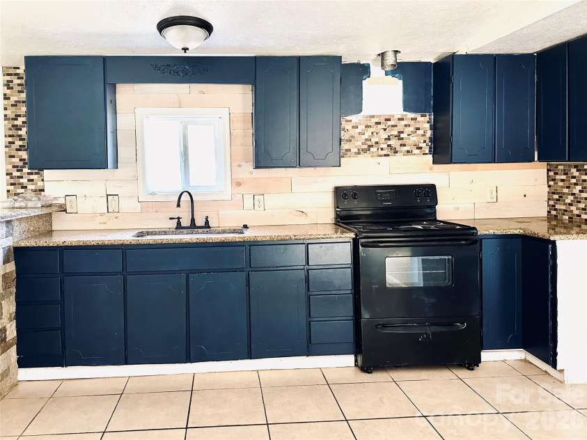 4191 Deerfield Drive, Maiden, NC 28650.  MLS# CAR4386759, YatesRealty ID 25790. Kitchen