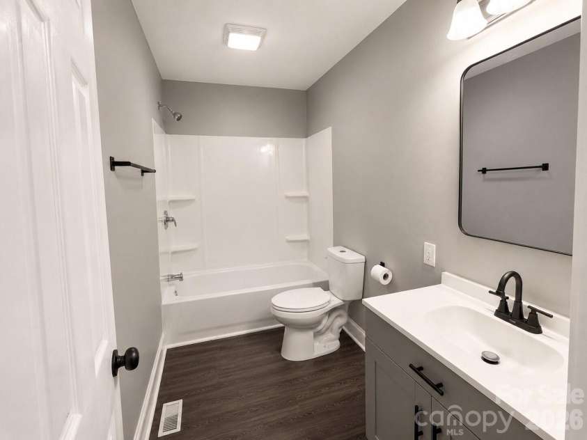 1115 Wilson W Lee Boulevard, Statesville, NC 28677.  MLS# CAR4386897, YatesRealty ID 25791. Full Bathroom #2