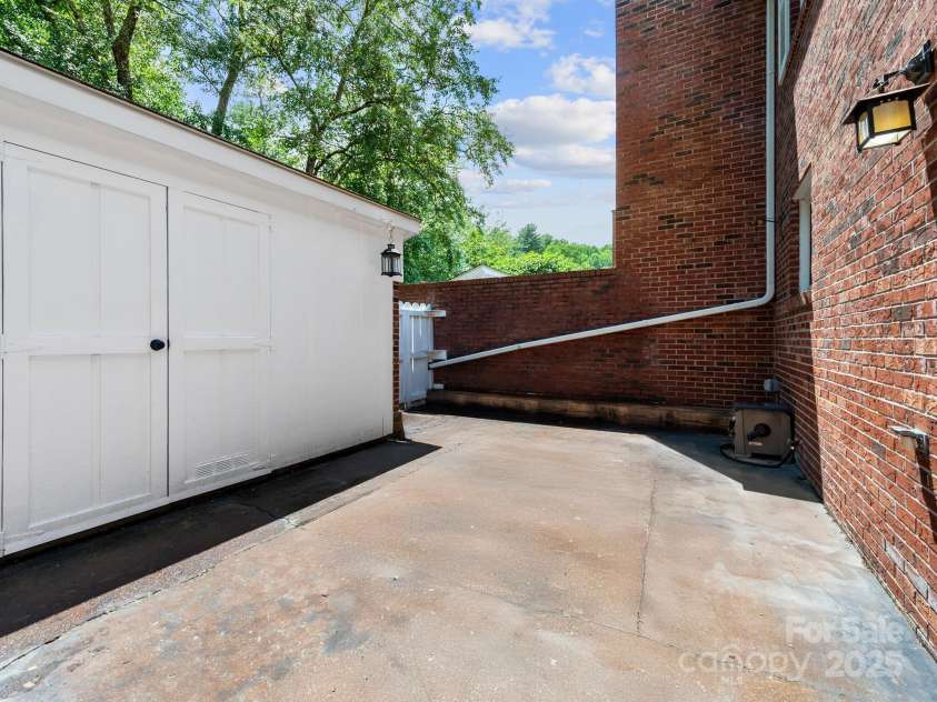 1411 Kensington Road, Hendersonville, NC 28791.  MLS# CAR4280852, YatesRealty ID 25791. 