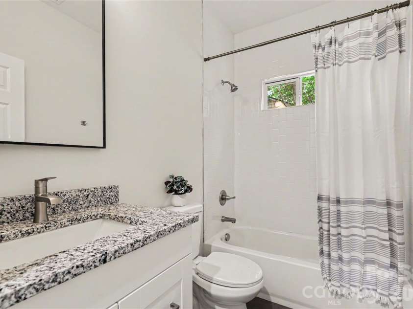 122 Johndy Avenue, Kannapolis, NC 28083.  MLS# CAR4387075, YatesRealty ID 25792. Secondary Full Bath with grantie coutner tops
