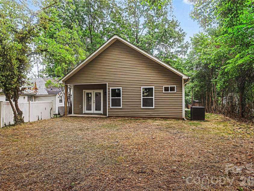 122 Johndy Avenue, Kannapolis, NC 28083.  MLS# CAR4387075, YatesRealty ID 25792. Spacious Back yard