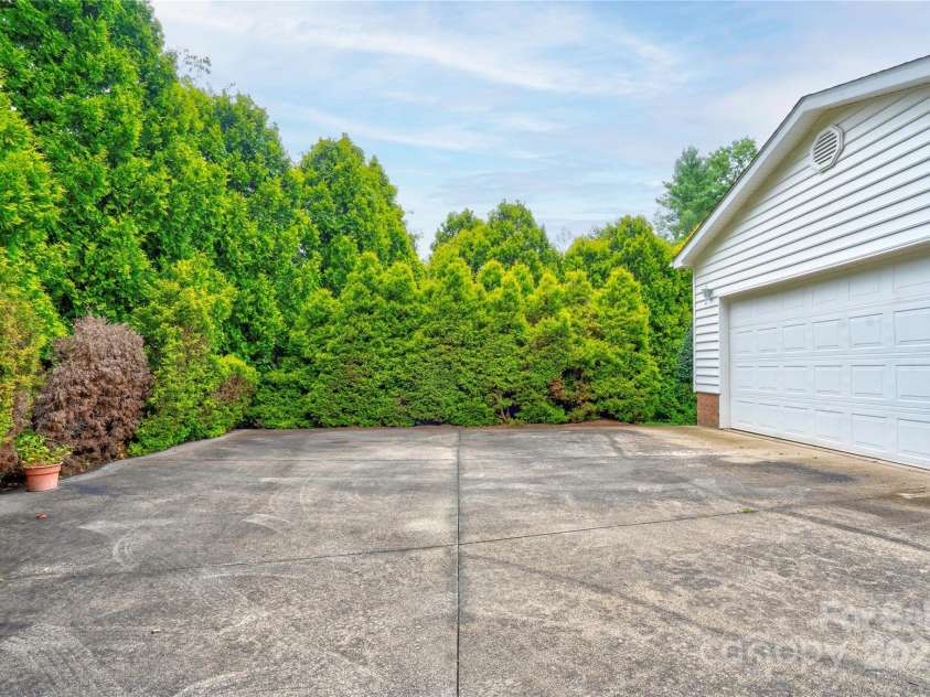 2606 Greenville Highway, Flat Rock, NC 28731.  MLS# CAR4281238, YatesRealty ID 25792. 
