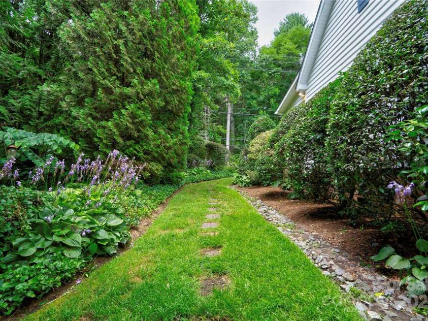 2606 Greenville Highway, Flat Rock, NC 28731.  MLS# CAR4281238, YatesRealty ID 25792. 