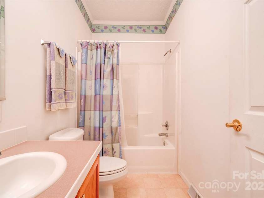 2606 Greenville Highway, Flat Rock, NC 28731.  MLS# CAR4281238, YatesRealty ID 25792. Bathroom 2