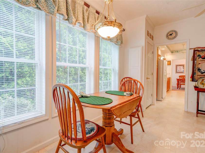 2606 Greenville Highway, Flat Rock, NC 28731.  MLS# CAR4281238, YatesRealty ID 25792. Breakfast Room