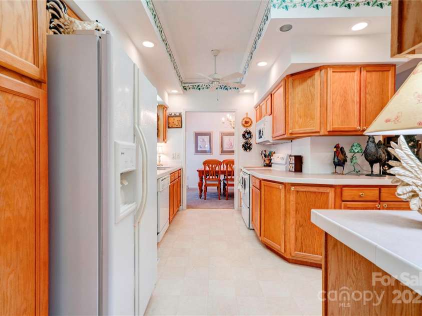 2606 Greenville Highway, Flat Rock, NC 28731.  MLS# CAR4281238, YatesRealty ID 25792. Kitchen