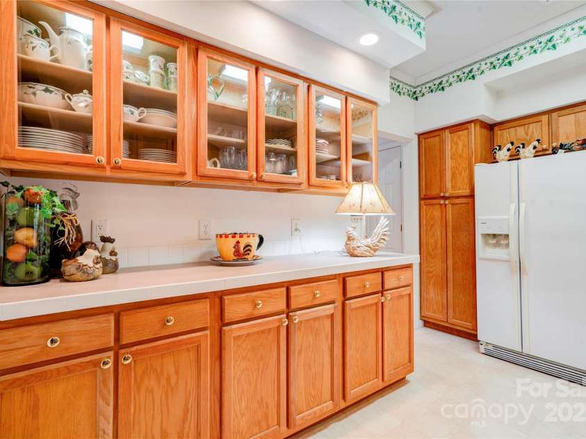 2606 Greenville Highway, Flat Rock, NC 28731.  MLS# CAR4281238, YatesRealty ID 25792. Kitchen