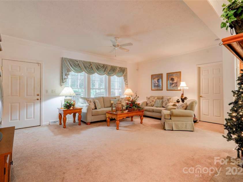 2606 Greenville Highway, Flat Rock, NC 28731.  MLS# CAR4281238, YatesRealty ID 25792. Living Room