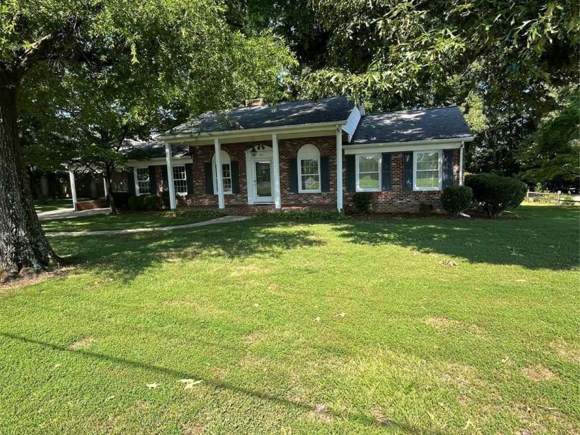 504 Mount Vernon Drive, Albemarle, NC 28001.  MLS# CAR4281461, YatesRealty ID 25793. 