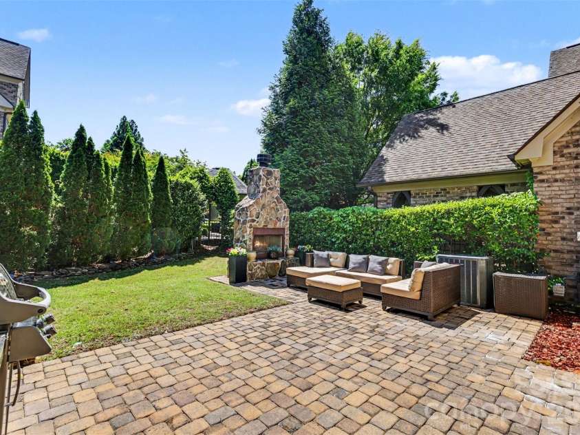 6227 Fletcher Circle, Charlotte, NC 28226.  MLS# CAR4378984, YatesRealty ID 25795. 