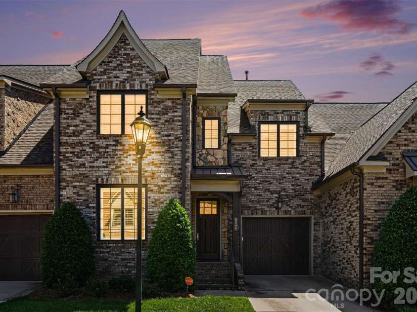 6227 Fletcher Circle, Charlotte, NC 28226.  MLS# CAR4378984, YatesRealty ID 25795. 