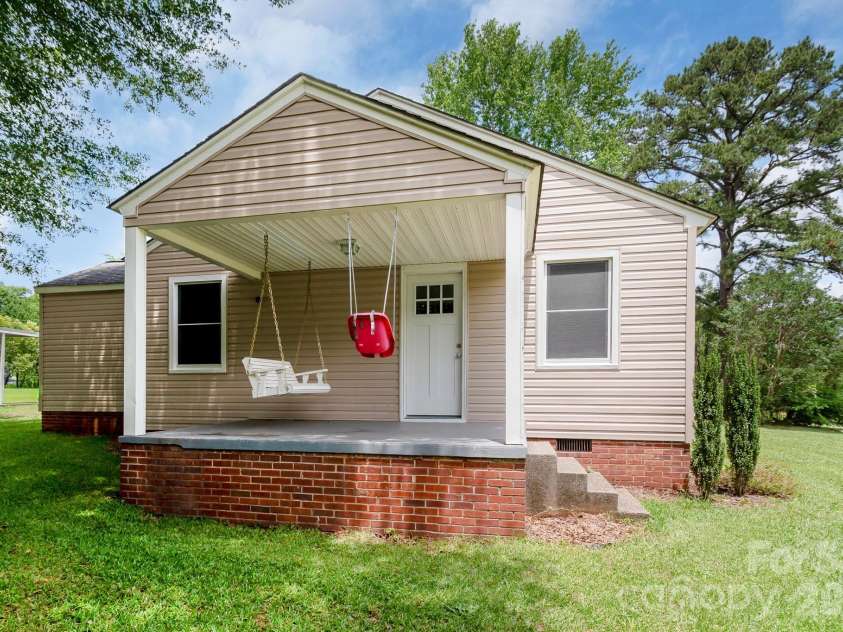 1604 Converse Street, Lancaster, SC 29720.  MLS# CAR4386627, YatesRealty ID 25797. 