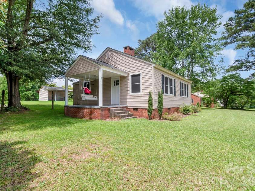 1604 Converse Street, Lancaster, SC 29720.  MLS# CAR4386627, YatesRealty ID 25797. 