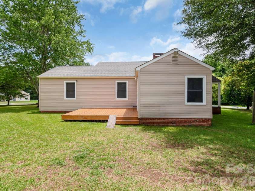 1604 Converse Street, Lancaster, SC 29720.  MLS# CAR4386627, YatesRealty ID 25797. 