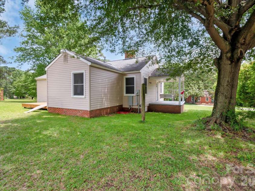 1604 Converse Street, Lancaster, SC 29720.  MLS# CAR4386627, YatesRealty ID 25797. 