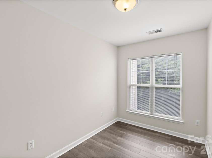 333 Westbend Drive, Charlotte, NC 28262.  MLS# CAR4386610, YatesRealty ID 25798. 