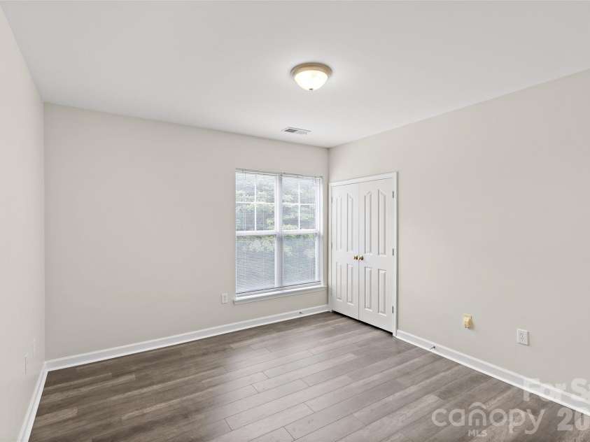333 Westbend Drive, Charlotte, NC 28262.  MLS# CAR4386610, YatesRealty ID 25798. 