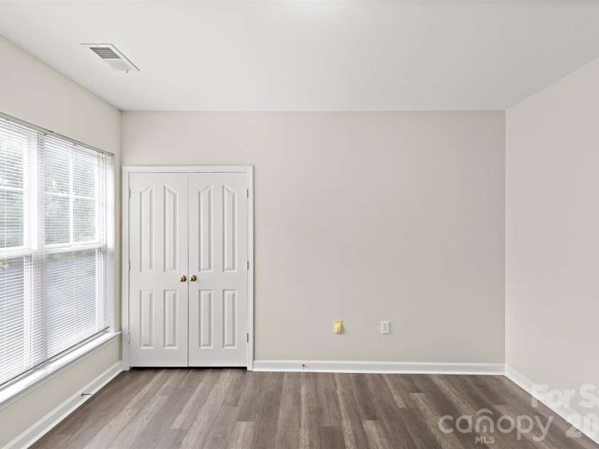 333 Westbend Drive, Charlotte, NC 28262.  MLS# CAR4386610, YatesRealty ID 25798. 
