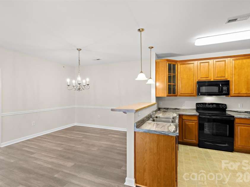 333 Westbend Drive, Charlotte, NC 28262.  MLS# CAR4386610, YatesRealty ID 25798. 