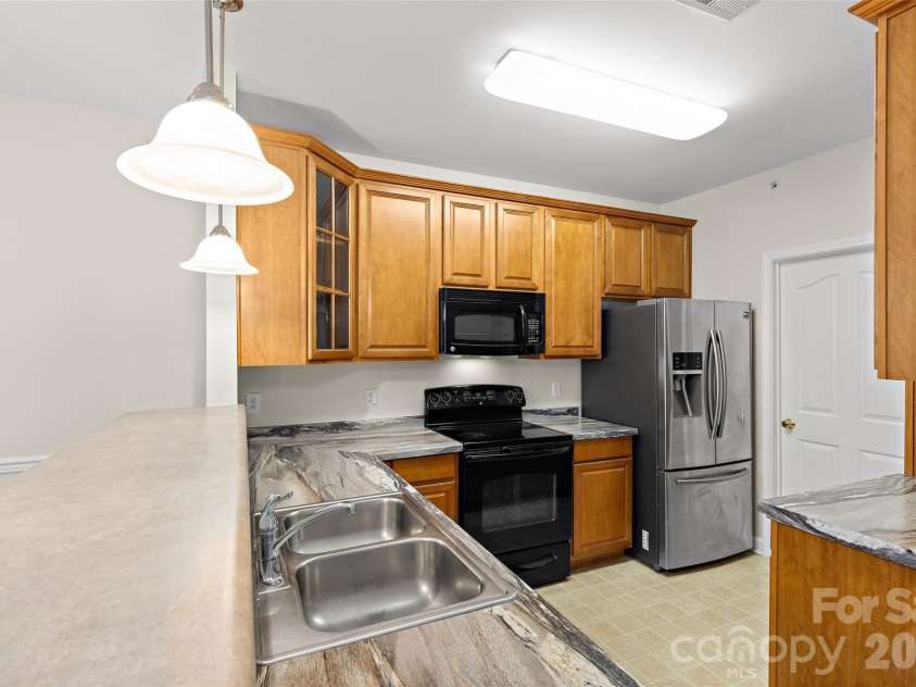 333 Westbend Drive, Charlotte, NC 28262.  MLS# CAR4386610, YatesRealty ID 25798. 