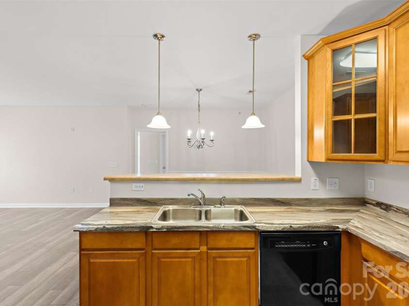 333 Westbend Drive, Charlotte, NC 28262.  MLS# CAR4386610, YatesRealty ID 25798. 