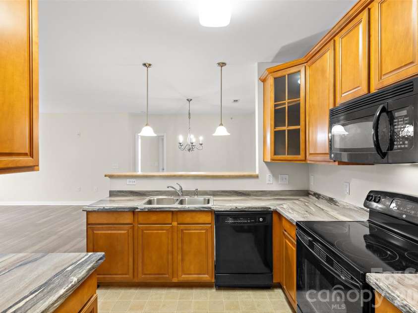 333 Westbend Drive, Charlotte, NC 28262.  MLS# CAR4386610, YatesRealty ID 25798. 