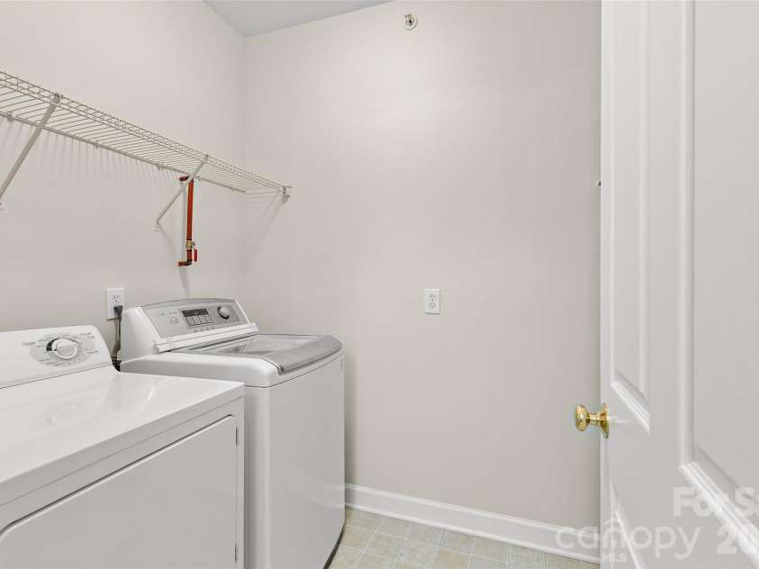 333 Westbend Drive, Charlotte, NC 28262.  MLS# CAR4386610, YatesRealty ID 25798. 