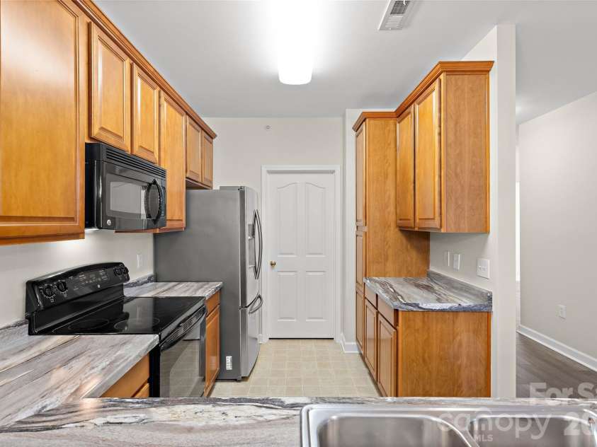 333 Westbend Drive, Charlotte, NC 28262.  MLS# CAR4386610, YatesRealty ID 25798. 