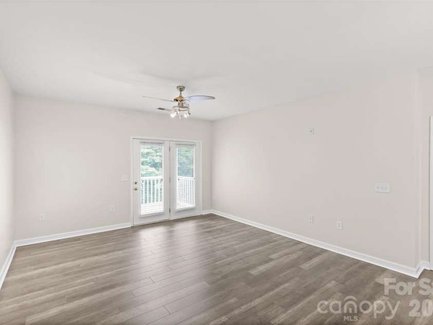 333 Westbend Drive, Charlotte, NC 28262.  MLS# CAR4386610, YatesRealty ID 25798. 