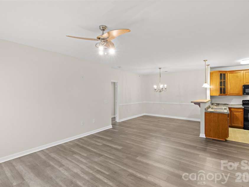 333 Westbend Drive, Charlotte, NC 28262.  MLS# CAR4386610, YatesRealty ID 25798. 