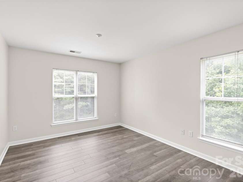 333 Westbend Drive, Charlotte, NC 28262.  MLS# CAR4386610, YatesRealty ID 25798. 