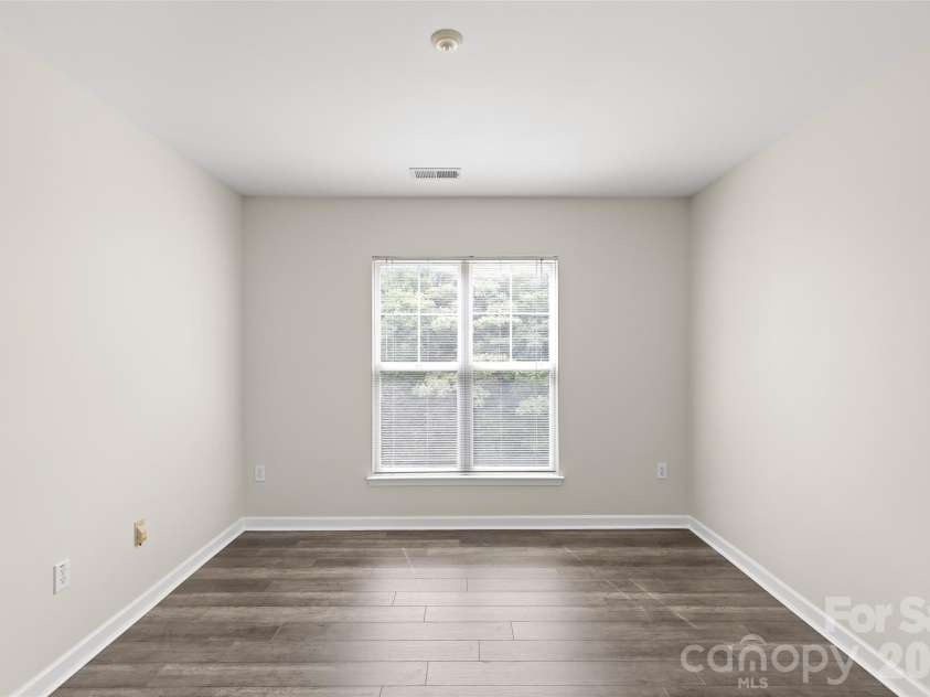 333 Westbend Drive, Charlotte, NC 28262.  MLS# CAR4386610, YatesRealty ID 25798. 