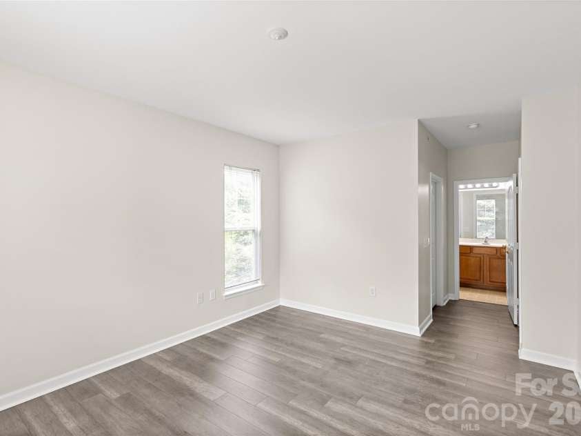 333 Westbend Drive, Charlotte, NC 28262.  MLS# CAR4386610, YatesRealty ID 25798. 