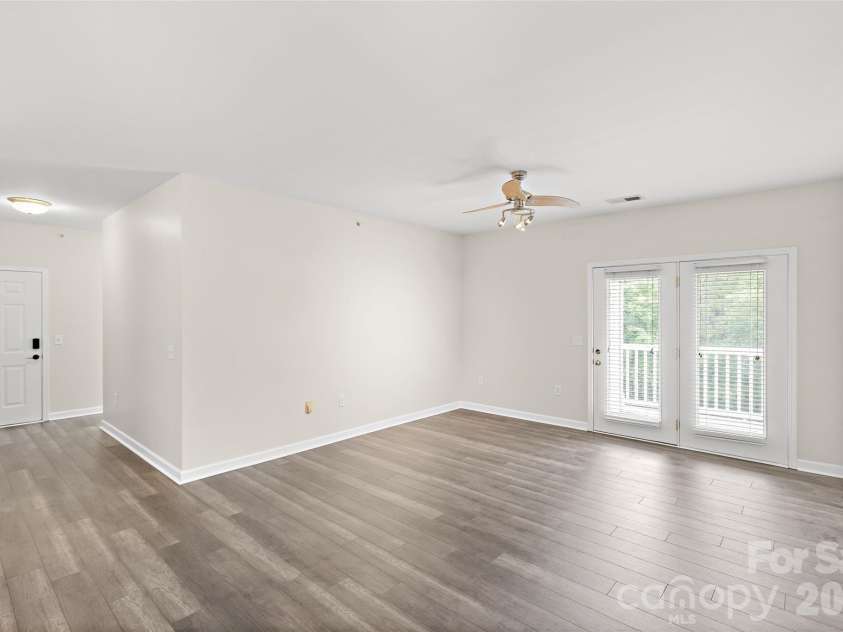 333 Westbend Drive, Charlotte, NC 28262.  MLS# CAR4386610, YatesRealty ID 25798. 