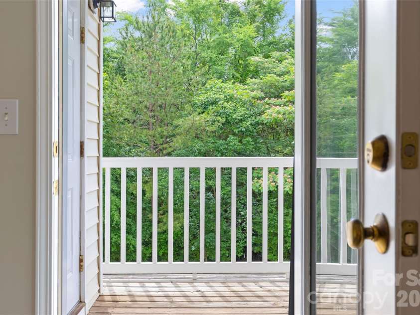 333 Westbend Drive, Charlotte, NC 28262.  MLS# CAR4386610, YatesRealty ID 25798. 