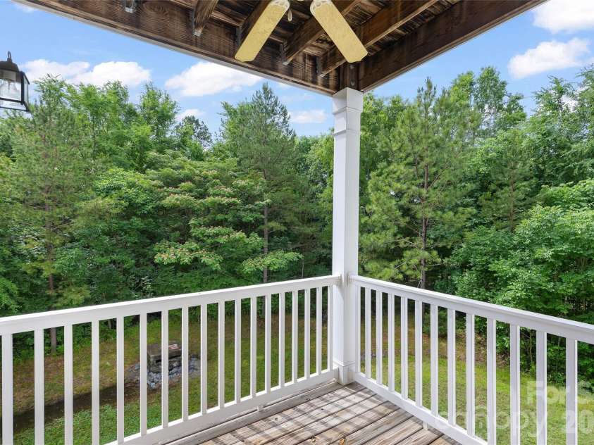 333 Westbend Drive, Charlotte, NC 28262.  MLS# CAR4386610, YatesRealty ID 25798. 