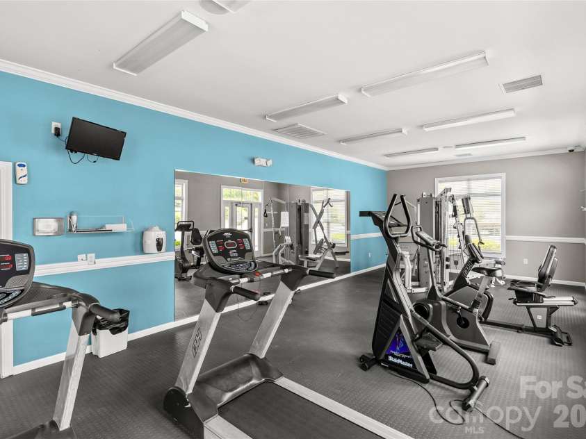 333 Westbend Drive, Charlotte, NC 28262.  MLS# CAR4386610, YatesRealty ID 25798. 