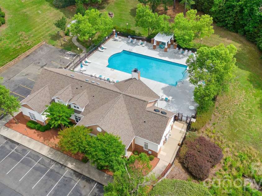 333 Westbend Drive, Charlotte, NC 28262.  MLS# CAR4386610, YatesRealty ID 25798. 