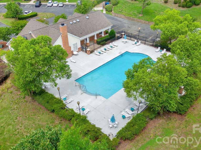 333 Westbend Drive, Charlotte, NC 28262.  MLS# CAR4386610, YatesRealty ID 25798. 