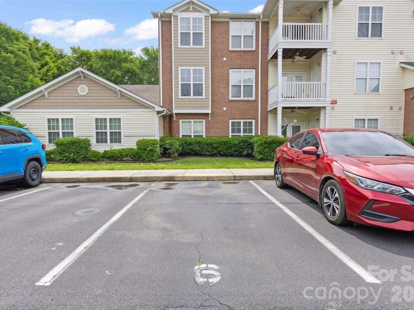 333 Westbend Drive, Charlotte, NC 28262.  MLS# CAR4386610, YatesRealty ID 25798. 