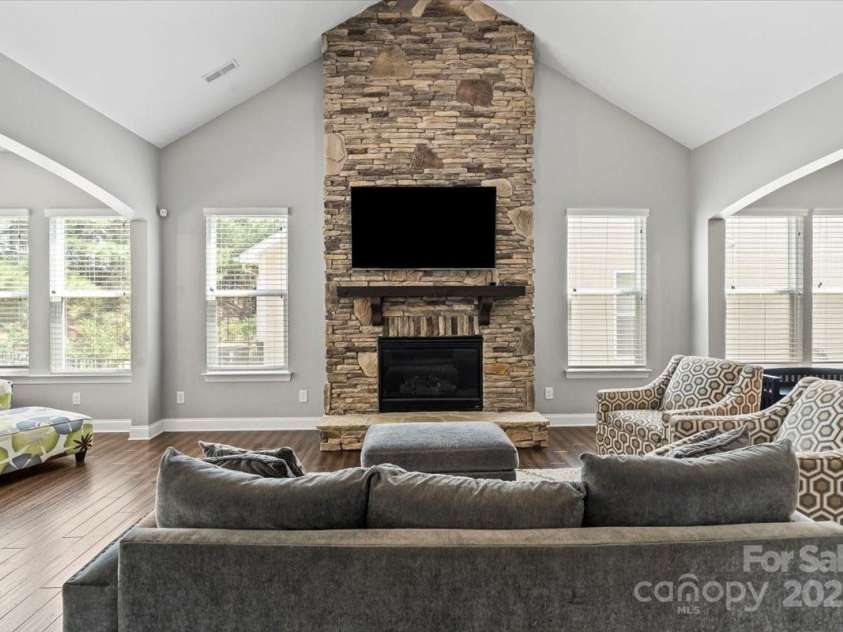 3024 Hereford Way, Lancaster, SC 29720.  MLS# CAR4277441, YatesRealty ID 25799. Living Room